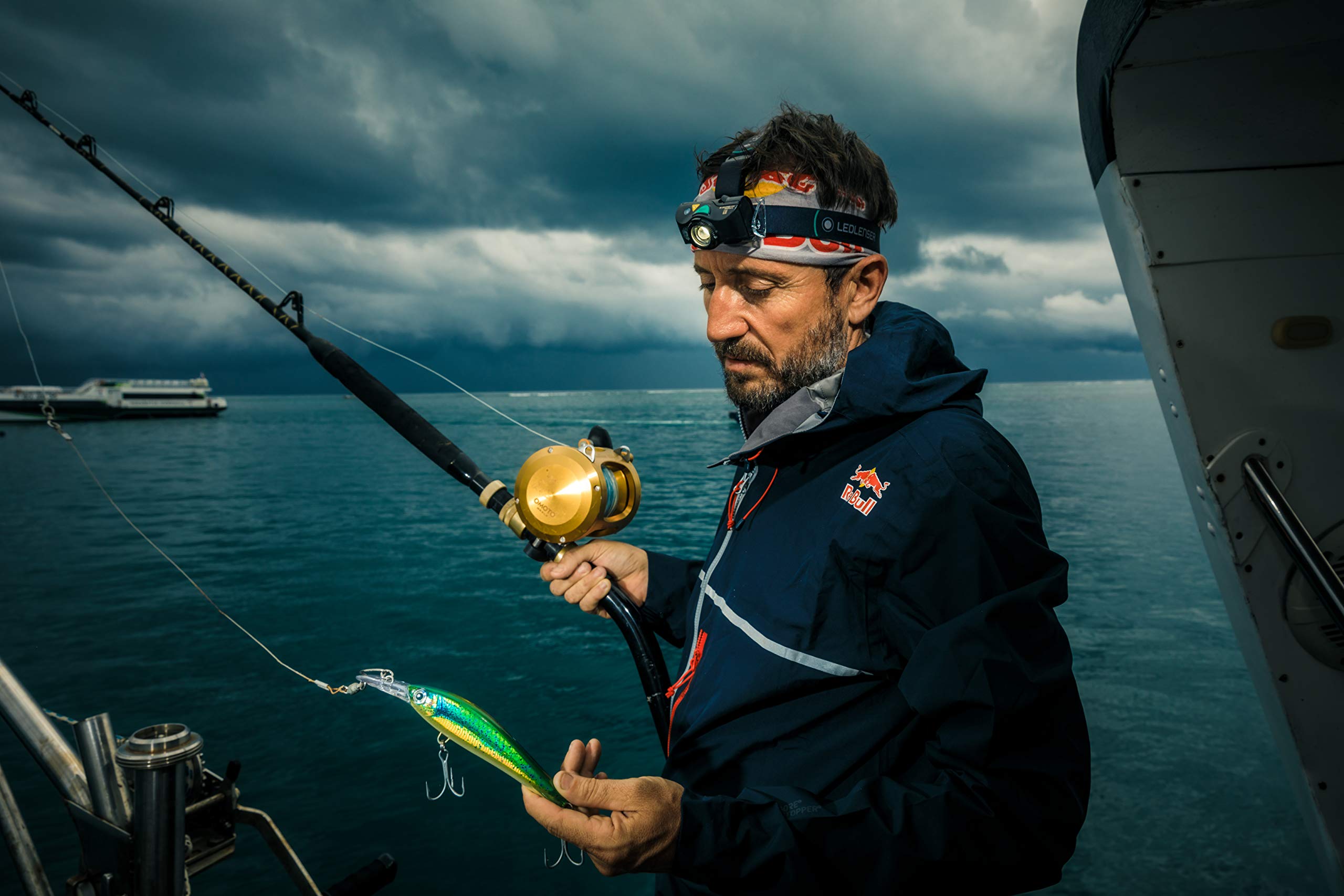 Led Lenser Headtorch MH8 Outdoor Adventure Headtorch-600 Lumens with a 200m Beam Range-Ideal for Hunting and Fishing, Black and Grey 500972